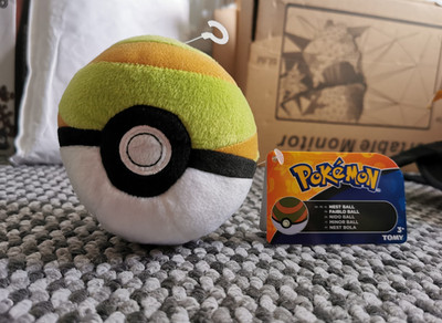 Pokémon Nestball Plüsch - Offizielles Produkt von Tony - Neu mit Etikett