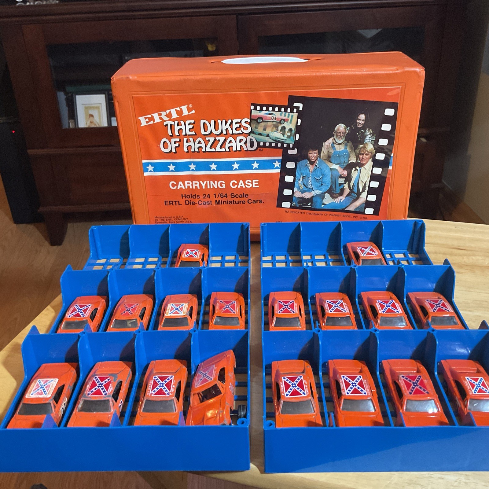 S Diecast 1:64 W/ Case Nice!🔥