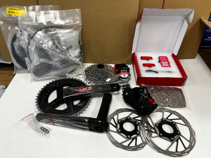 SRAM Rival eTap AXS Road Groupset 2x12 a Crankset 172.5 mm 4
