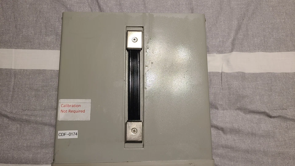 GW Instek GPS-2303 Fuente de alimentación de CC ajustable de 2 canales 0-30 V, 0-3 A - COMO ESTÁ Foto 4 de 4