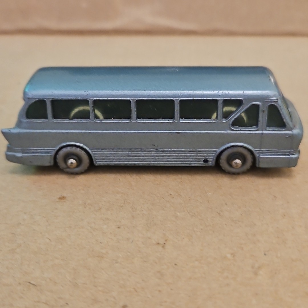 Matchbox 40b, Leyland Tiger Coach - Free Price Guide & Review