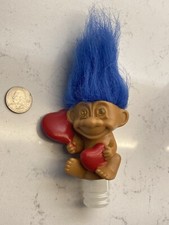 VINTAGE 1992 RUSS BERRIE SITTING VALENTINE TROLL DOLL HOLDING RED HEARTS
