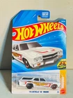 Hot Wheels Mainline Wagons '70 Chevelle SS Wagon White Vintage American Classic