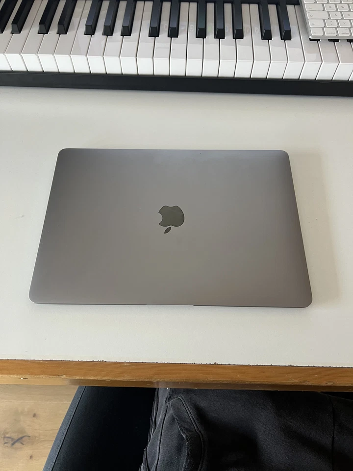 Apple MacBook Air 13" · i5 5th gen 1.6 GHz · 8GB · 128GB, foto 2 di 4