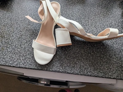boohoo White Strappy Ankle Strap Buckle Mid Block Heel Sandals UK 5 - Image 1 of 2