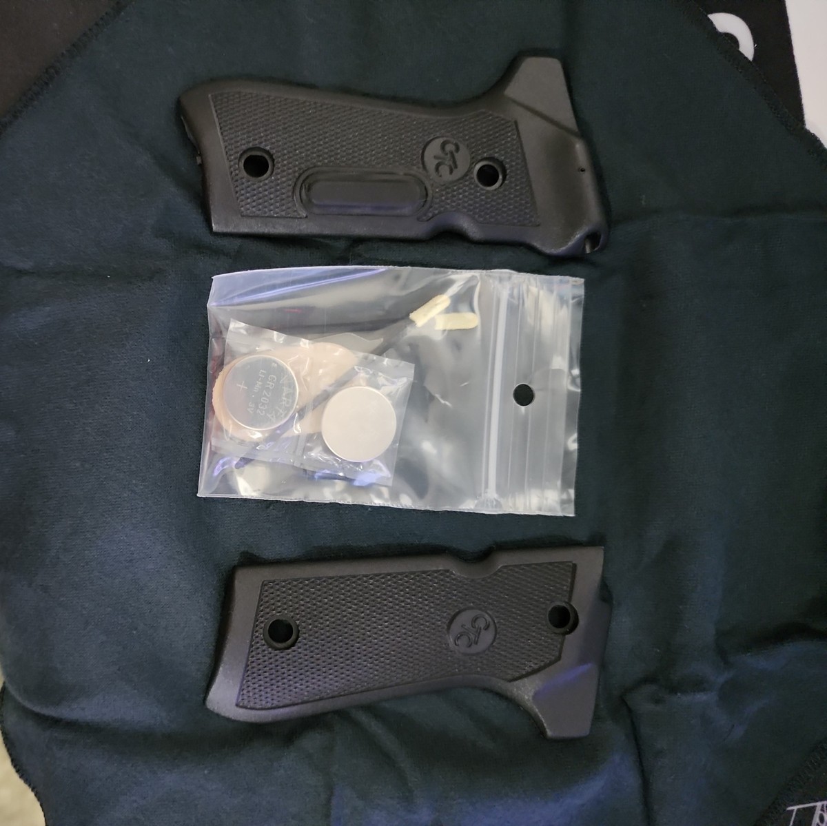 Crimson Trace Red Laser Grips for Beretta 92FS, 96,M9 LG-202