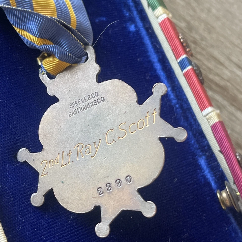 Premio Medalla del Servicio de la Guardia Nacional del Estado de California con nombre de 10 años Foto 4 de 4