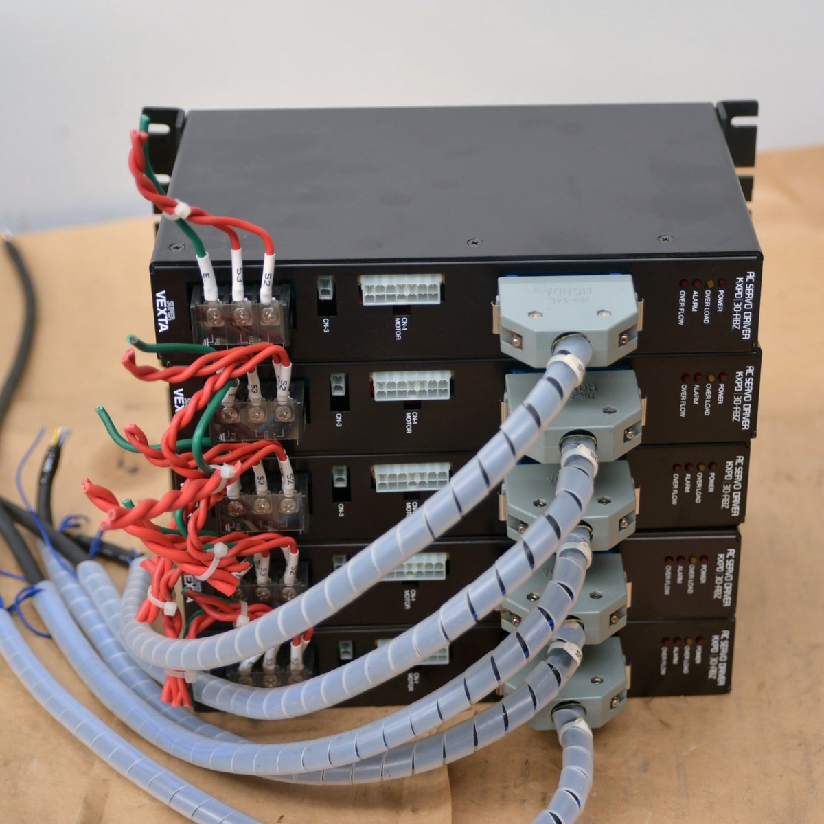 qanuta　LTD SuperV Comutatot, 7/8 Inch, ABS, negru/rosu, universal - eMAG.ro