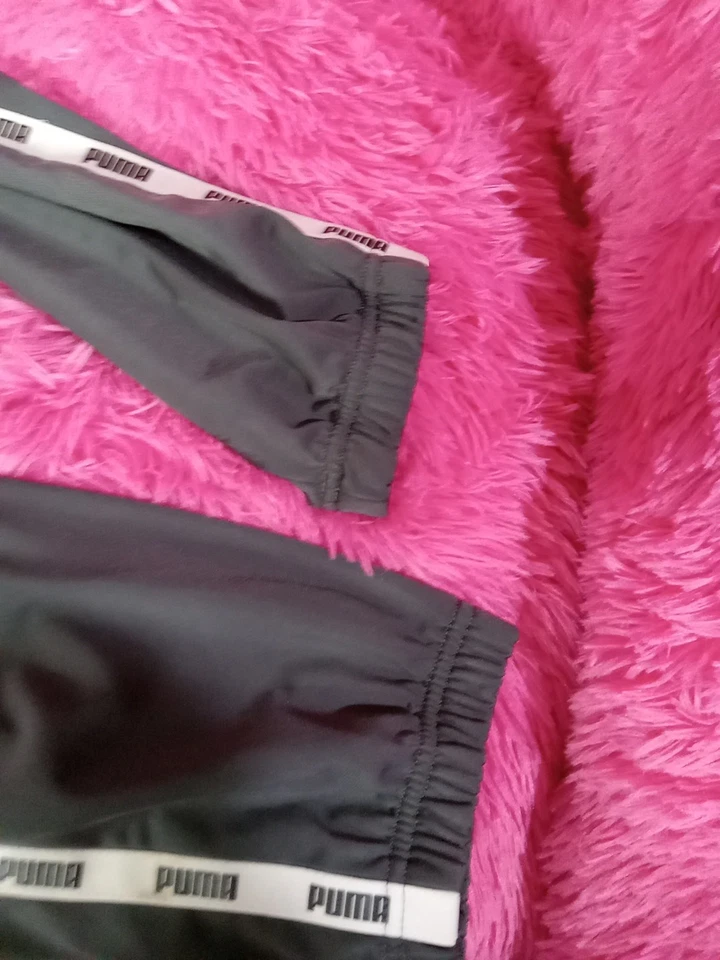 彪马灰色运动裤,带白色侧条纹和彪马标志,尺寸 L — 第 3/4 张图片