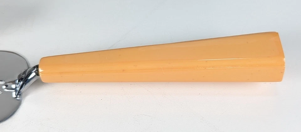 Vtg Bakelite 2 Sided Pie or Cake Server Mid-Century Modern Kitchen Dining MCM - Image 3 of 4