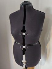 Schneiderpuppe Damenbüste dreh- und höhenverstellbar.