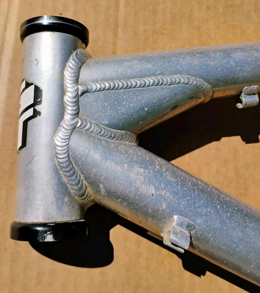 GT  1998 Aluminum 18" Frame Shimano Bottom Bracket  Light Versatile Vtg  - Image 3 of 4