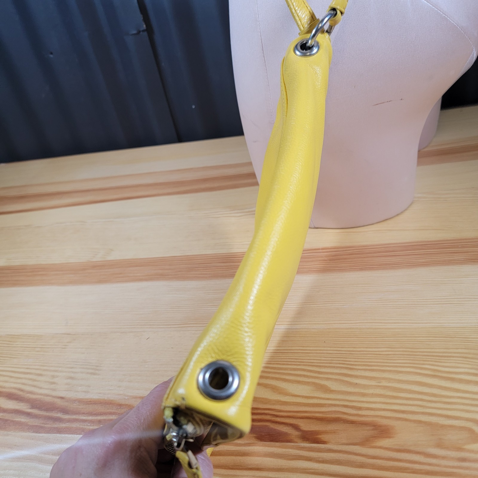 Marc by Marc Jacobs Twilo Leather Crossbody Bag Y… - image 10