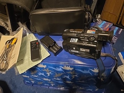 Sony HandyCam Video 8 26x Digital Zoom CCD TR66 NTSC W/Battery Tested +AA Conver
