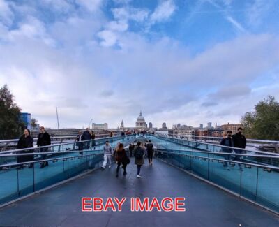 FOTO WEITWINKEL LONDON ANSICHTEN VON DER MILLENNIUM BRIDGE