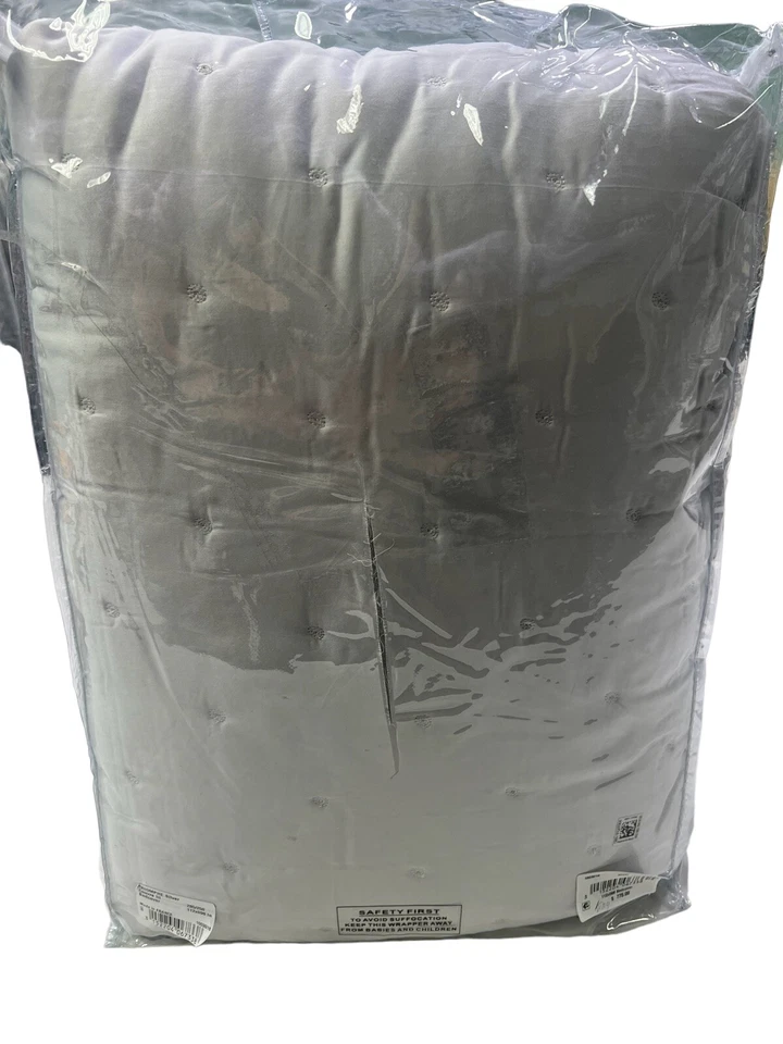 Yves Delorme Triomphe Quilted King Coverlet Silver New W/defects - Image 2 of 4