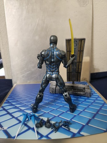 2019 Hasbro Marvel Legends Series, Invincible Iron Man, 6" Action Figure, Loose - Picture 2 of 5