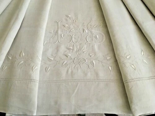 Textiles du XIXe siècle et avant draps blancs