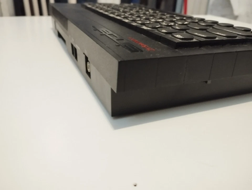 SINCLAIR ZX SPECTRUM PLUS 48K + JOYSTICK INTERFACE + ITALIAN CASSETTES - Imagen 3 de 4