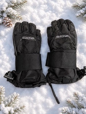 Solid pair of Dakine size S snowboard/ski gloves with built-in wrist guards   