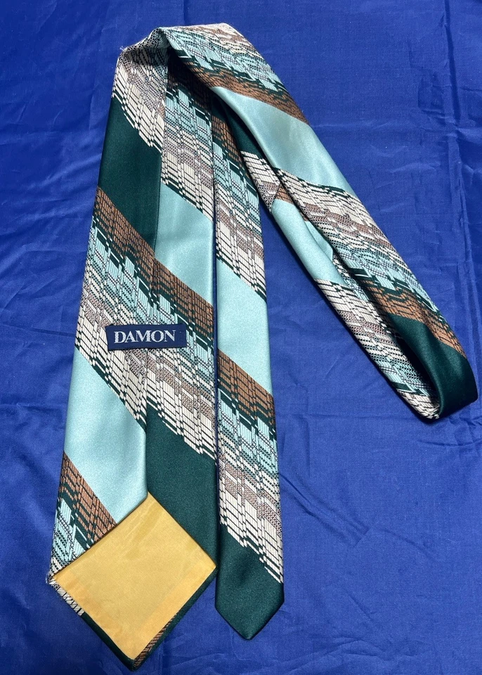 Corbata cuello ancho vintage años 70 rayas en ángulo verde marrón grueso poliéster feo ruidoso Foto 4 de 4