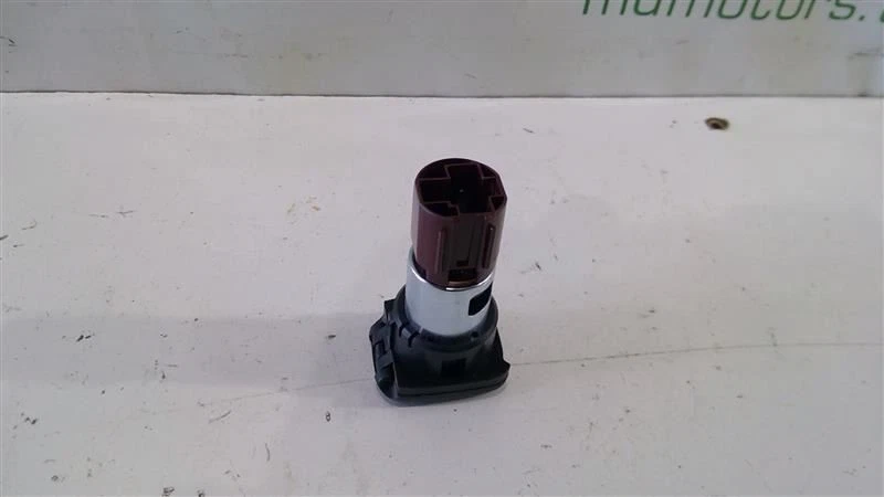 2018-2021 CHEVROLET EQUINOX CENTER CONSOLE POWER OUTLET OEM 84090238 - Image 3 of 4