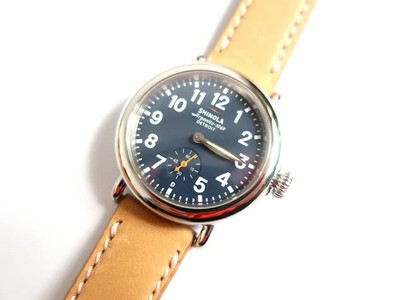 SHINOLA DETROIT The Runwell Uhr mit Lederarmband dunkelblau Gürtel: Beige 34 mm