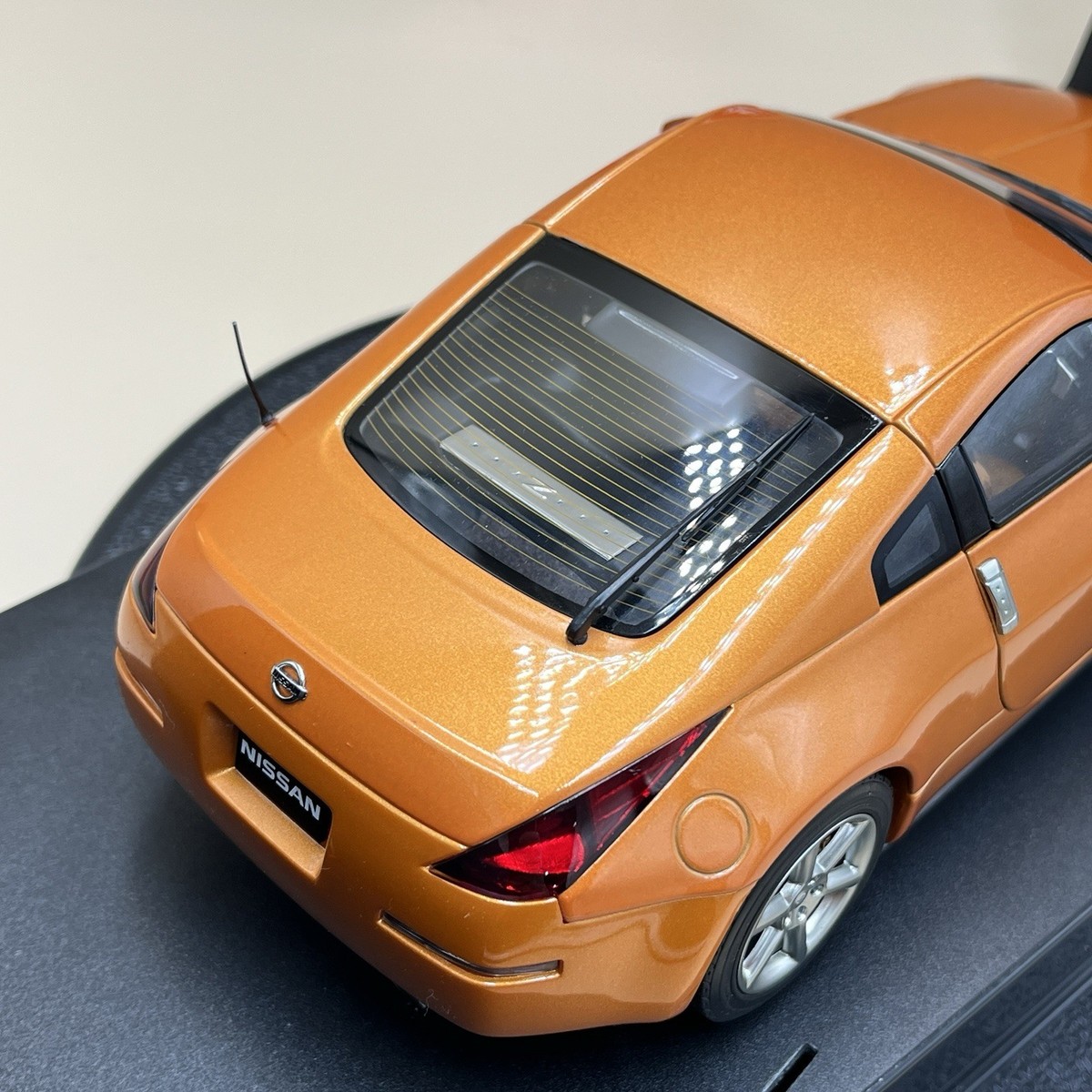 AUTOart 1/18 Nissan Fairlady Z 350Z Z33 2002 RH Drive Sunset