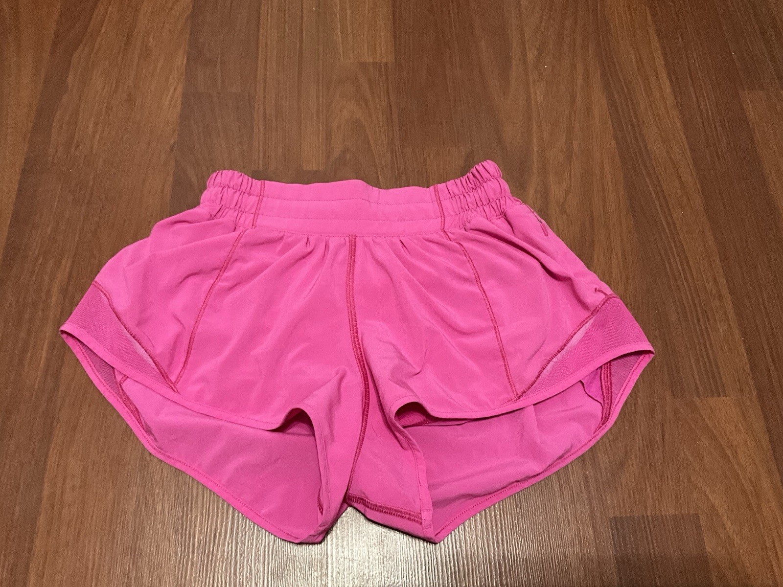 LuluLemon Hotty Hot Athletic Shorts Size 2 Sonic Pink  2.5 Inch Inseam
