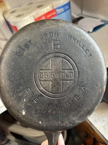GRISWOLD Cast Iron SKILLET Frying Pan #6 LARGE BLOCK LOGO 699D Sits Flat Vintage
