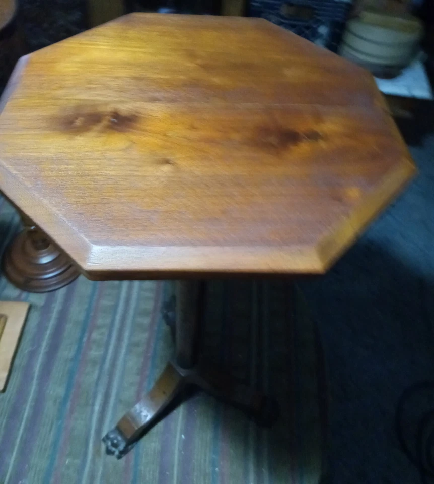 Soporte para plantas de nogal macizo con pies de cobre (PS200) Foto 2 de 3