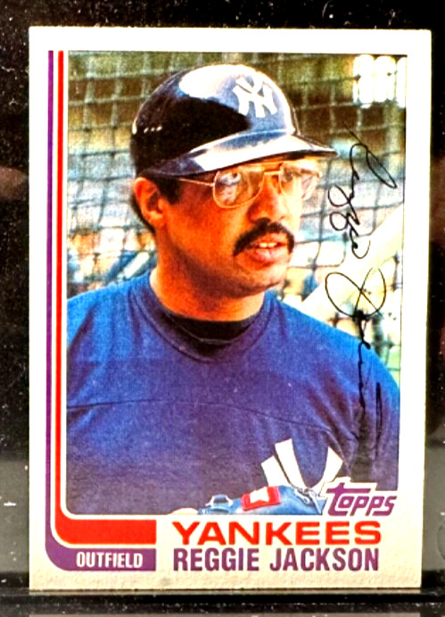 REGGIE JACKSON 1982 TOPPS BASEBALL CARD-#300-YANKEES-MLB HOFr