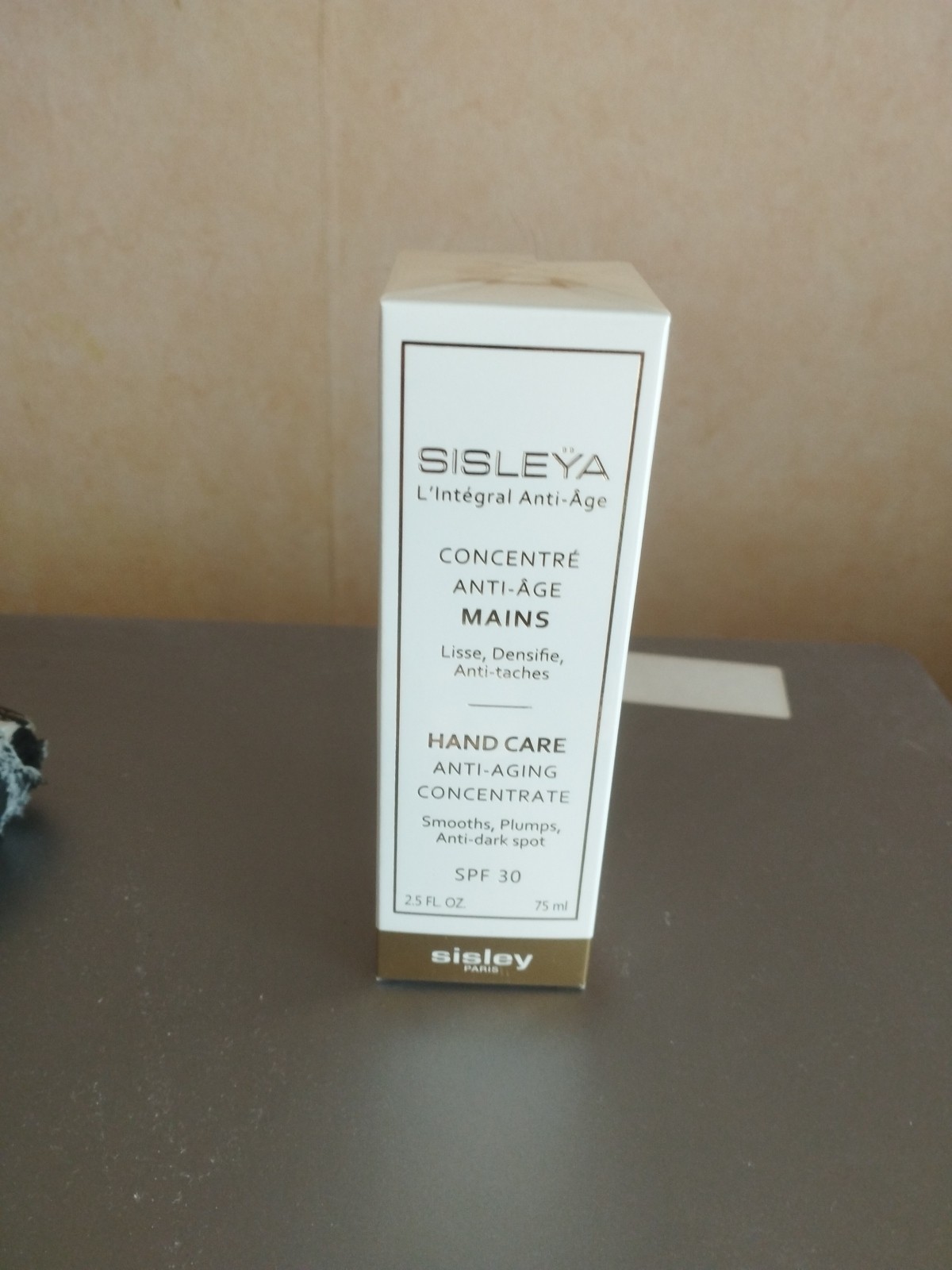 Crème anti-âge mains Sisley L'Intégral soin réparateur anti-taches pour mains sèches
