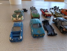 Lot de voitures miniatures en état d'épaves