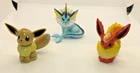 Vintage lot 3 Pokemon TOMY Eevee, Flareon & Vaporeon Figures CGTSJ