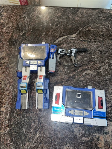 2x SOUNDWAVE 1974 1983 TAKARA HASBRO VINTAGE G1 TRANSFORMERS Cassette Dog