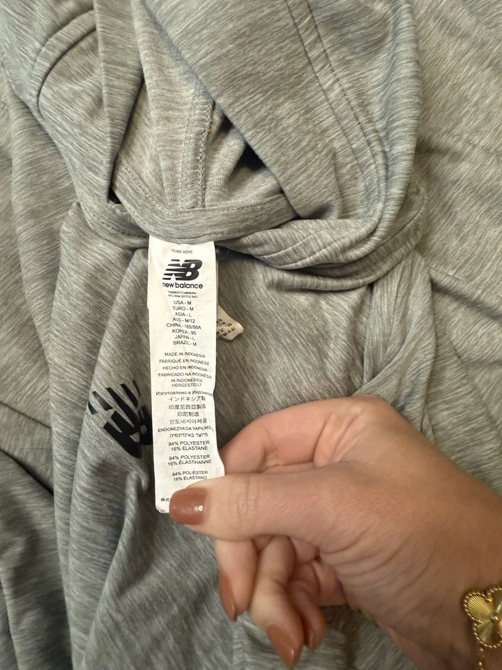 Conjunto de sudadera New Balance para mujer talla mediana gris Foto 3 de 4