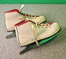 😉 GIRLS VINTAGE 1960'S LEATHER ICE SKATES WHITE SIZE 12 | Great Display Piece