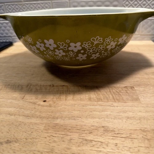 New ListingVintage  Pyrex 444 Spring Blossom Crazy Daisy Cinderella 4 QT Green Mixing Bowl