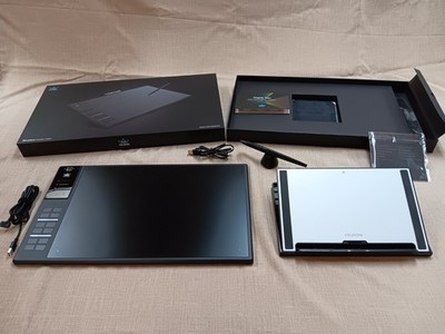 Huion WH1409 13.8 inch x 8.6 inch 8192 Wireless Graphic Tablet with tilt stand