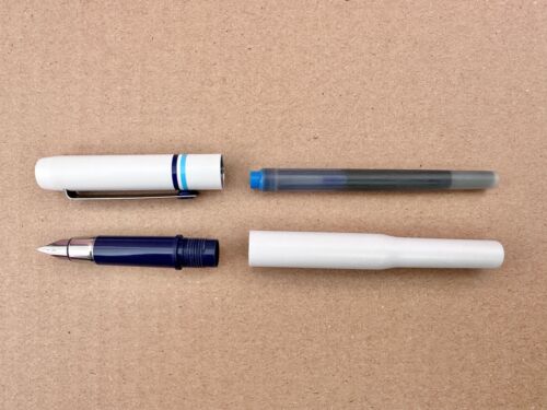 Vintage Parker 25 Fountain Cartridge Pen White & Blue Cap Bands Fine Nib 1970s - Picture 4 of 7