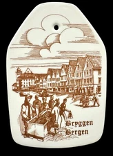 Vintage Figgjo Norway Souvenir Porcelain Wall Hanging Plaque Bryggen Bergen 6”