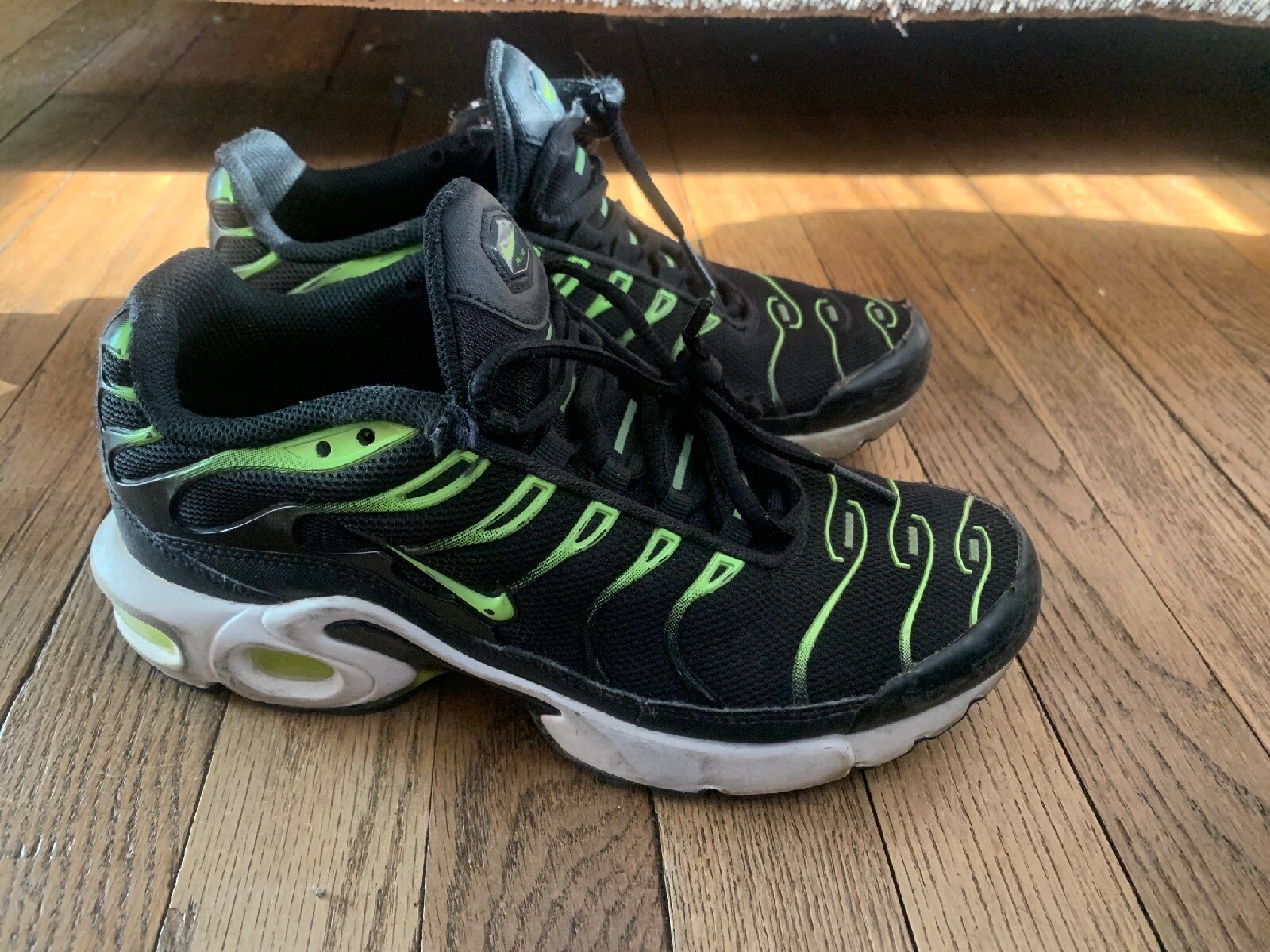 nike air max plus volt black neon green