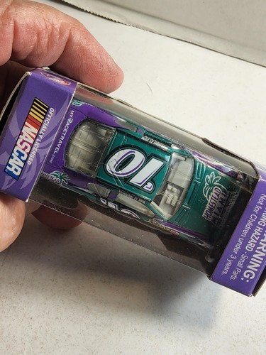 2010 Homestead Miami Speedway 1:64 auto pressofusa NUOVA - Foto 10 di 12