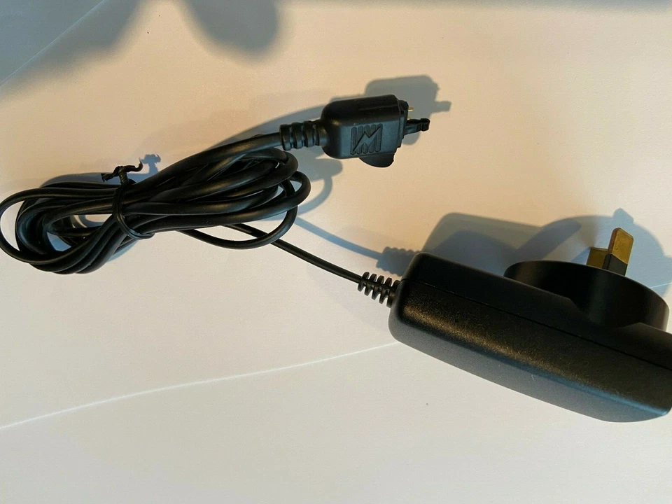 Cargador Estándar Ericsson/Sony Ericsson Red CA CST-61 en Negro Original Br/Nuevo Foto 3 de 4