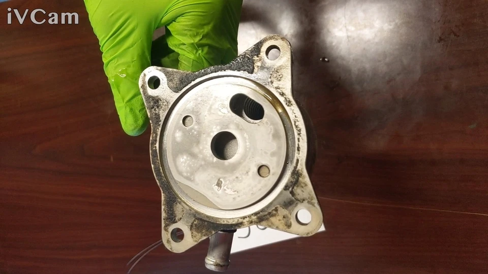 Suzuki gsxr600 2005 enfriador de aceite de motor 16600-29g00 Foto 2 de 4