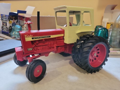 VINTAGE INTERNATIONAL IH 1456 TRACTOR WF DUALS CAB 1/16th IH Front Weights Ertl