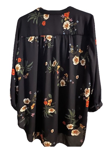 blusa vince camuto blu scuro floreale taglia 1x hi lo manica 3/4 bottoni scollo a V - Foto 3 di 7