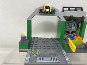 LEGO Juniors: Turtle Lair 10669 TMNT Leonardo Teenage Mutant Turtles Complete