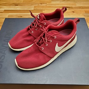 maroon roshes men